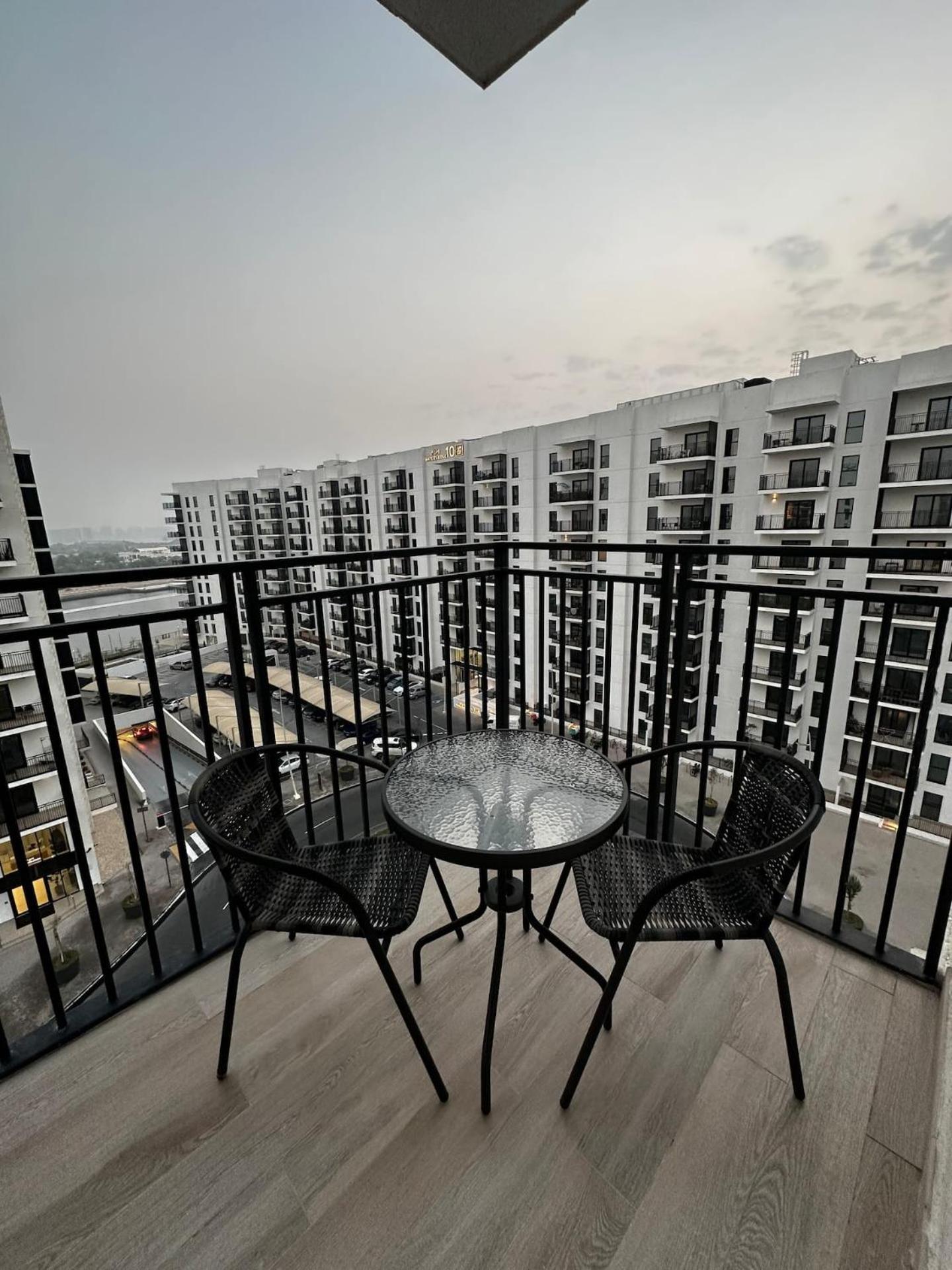 Perfect Yas Island Escape F1 & Ferrari World Apartment *